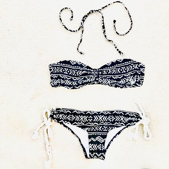 ROXY Vintage Y2K Bandeau Bikini top and bottom. - Picture 1 of 4